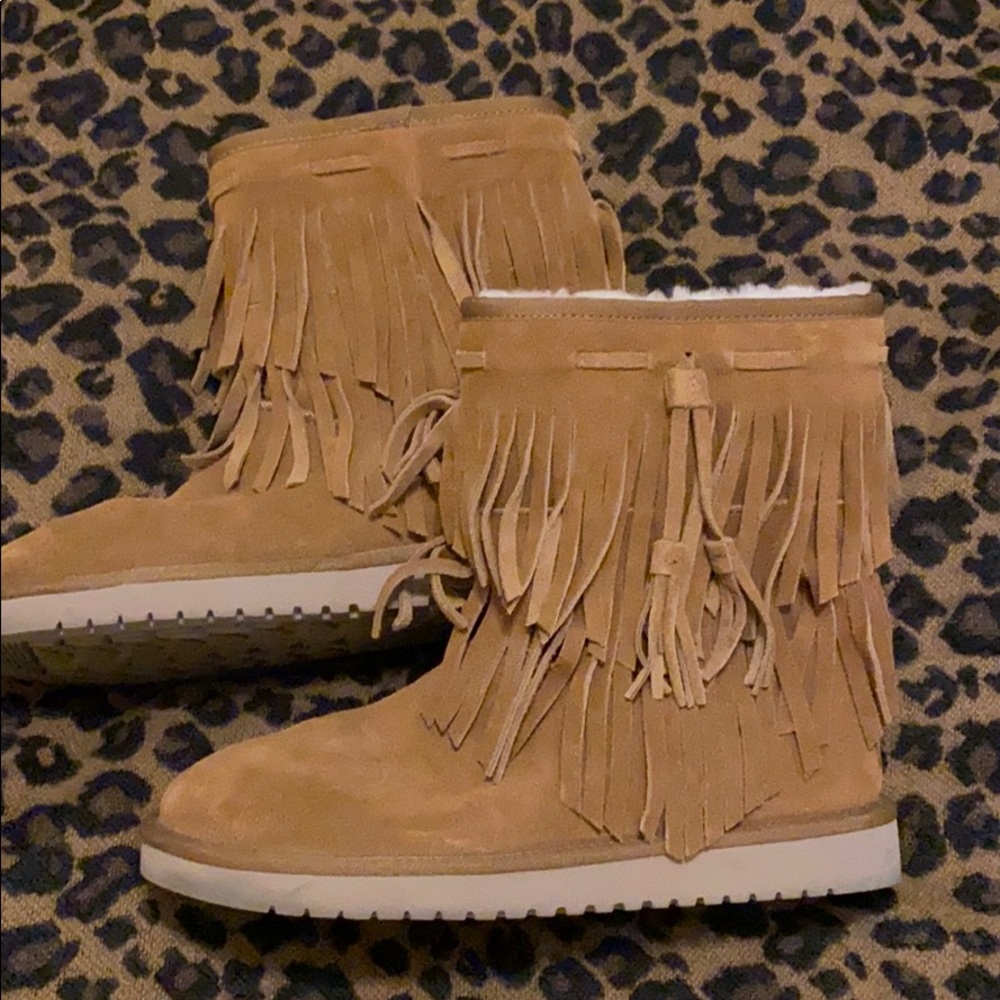 Koolaburra by Ugg Fringe boots